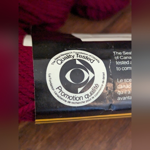 Vintage Sayelle Knitting Worsted Yarn  3 Ruby Red Shades & 1  Pink 50g X4 - Picture 8 of 14